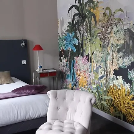 호텔 Logis Hotel-restaurant Le Grand Cerf 3*