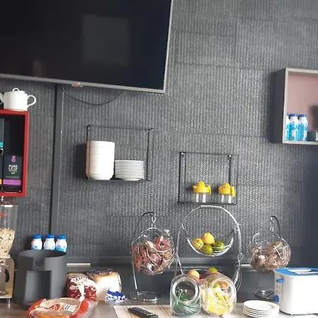 호텔 Logis Hotel-restaurant Le Grand Cerf 3*