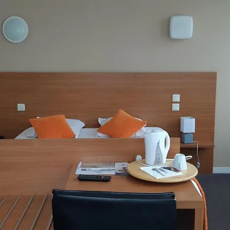 Logis Hotel-restaurant Le Grand Cerf 酒店