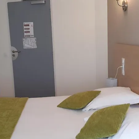 Logis Hotel-restaurant Le Grand Cerf 酒店 Ernée