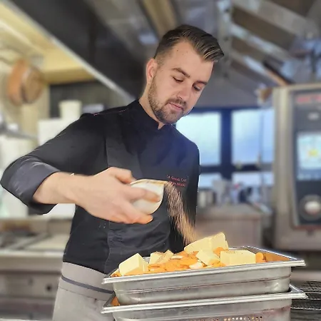 호텔 Logis Hotel-restaurant Le Grand Cerf