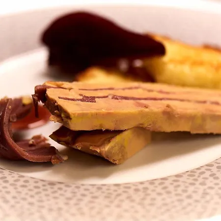 Logis Hotel-restaurant Le Grand Cerf Ernée