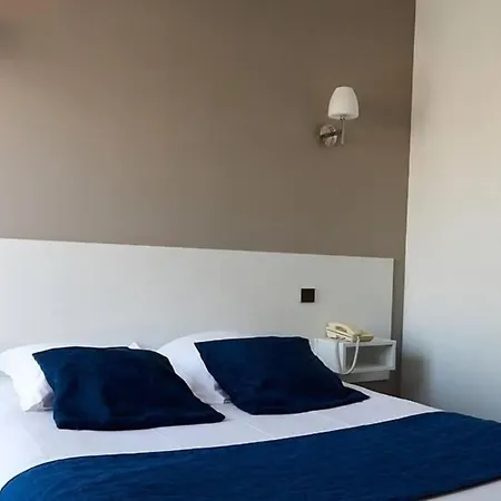 호텔 Logis Hotel-restaurant Le Grand Cerf Ernée