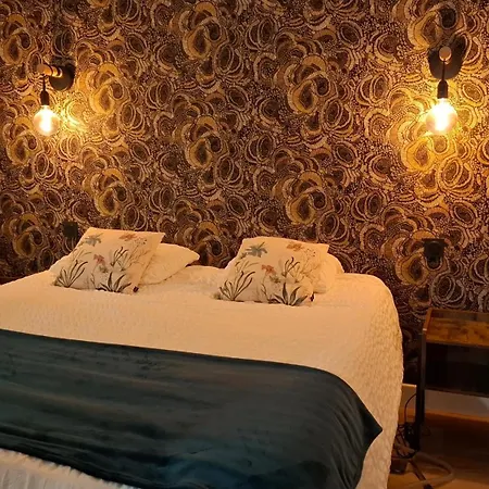 Logis Hotel-restaurant Le Grand Cerf 호텔 Ernée