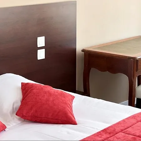 Logis Hotel-restaurant Le Grand Cerf 酒店 Ernée