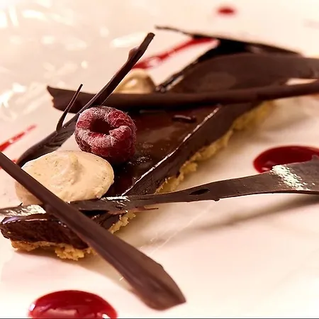 Logis Hotel-restaurant Le Grand Cerf 3* Ernée