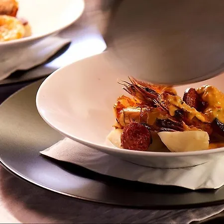 Logis Hotel-restaurant Le Grand Cerf 3* Ernée