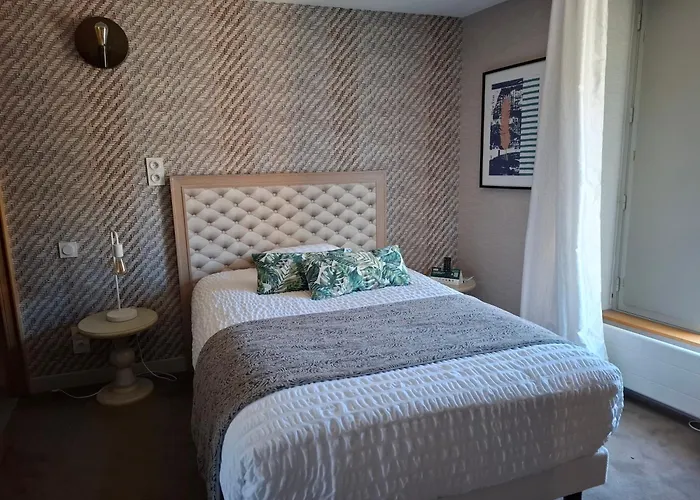 Logis Hotel-restaurant Le Grand Cerf Hotel Ernee