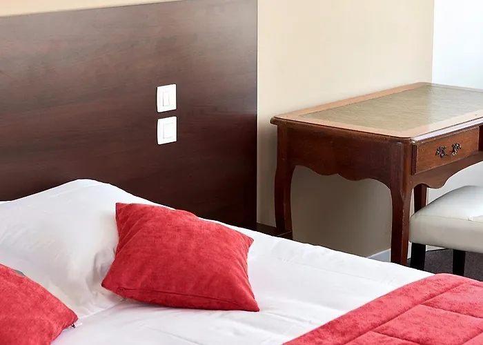 Logis Hotel-restaurant Le Grand Cerf 3* Ernee